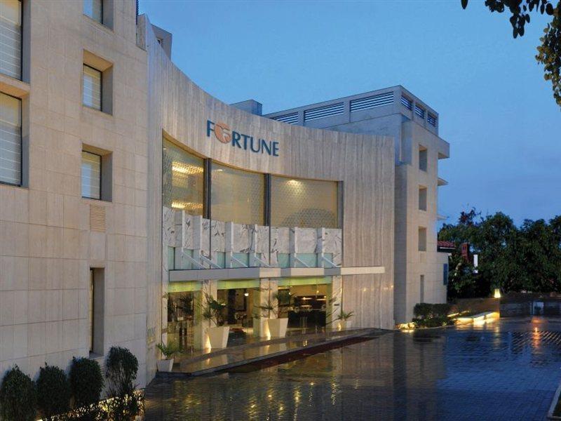 Fortune Sector 27, Noida - Member Itc Hotels' Group Zewnętrze zdjęcie