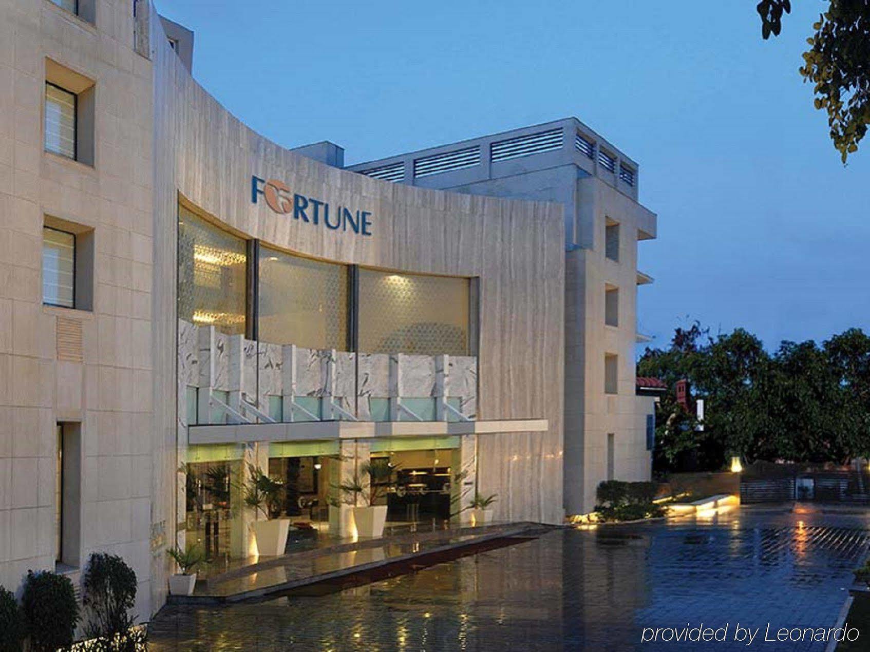 Fortune Sector 27, Noida - Member Itc Hotels' Group Zewnętrze zdjęcie